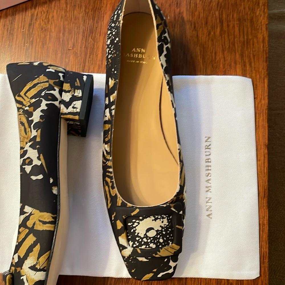 Ann Mashburn Buckle Shoe size 39. (US 8.5)